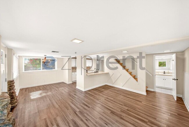 Building Photo - 16925 Hillside Dr