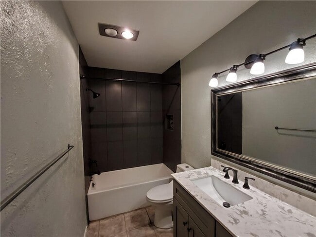 Building Photo - 1410 Bellmar Dr