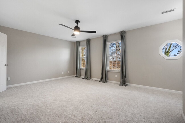 Building Photo - *RESERVED - Contact Us to Submit A Backup App!* Fully Renovated 4BR/2.5BA Gem in Sought-After Ben...