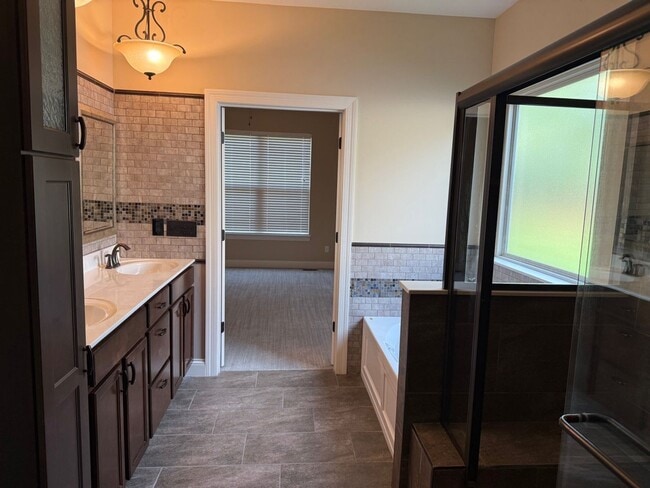 Building Photo - 36 Sag Harbor Ct