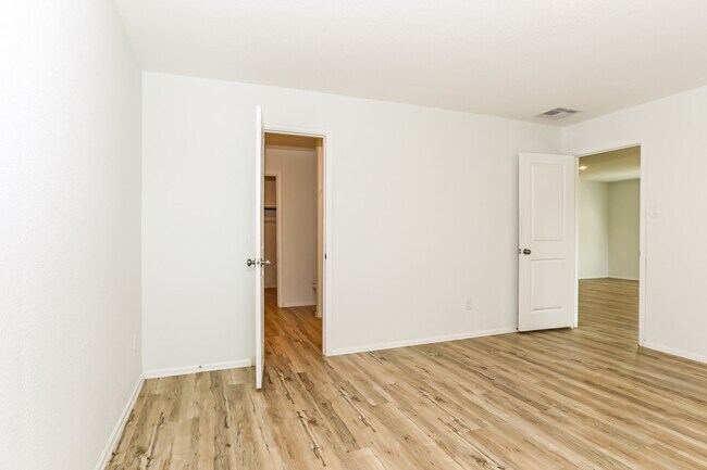 Building Photo - 3315 Aster Mdw Wy