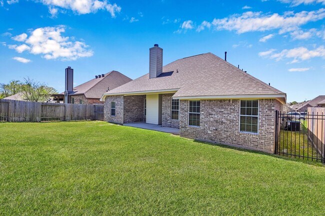 Building Photo - One story, and a 3-car garage!