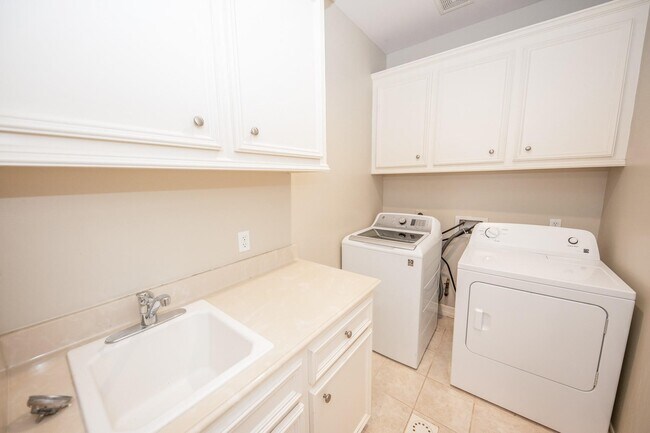 Building Photo - 3515 Durness Way