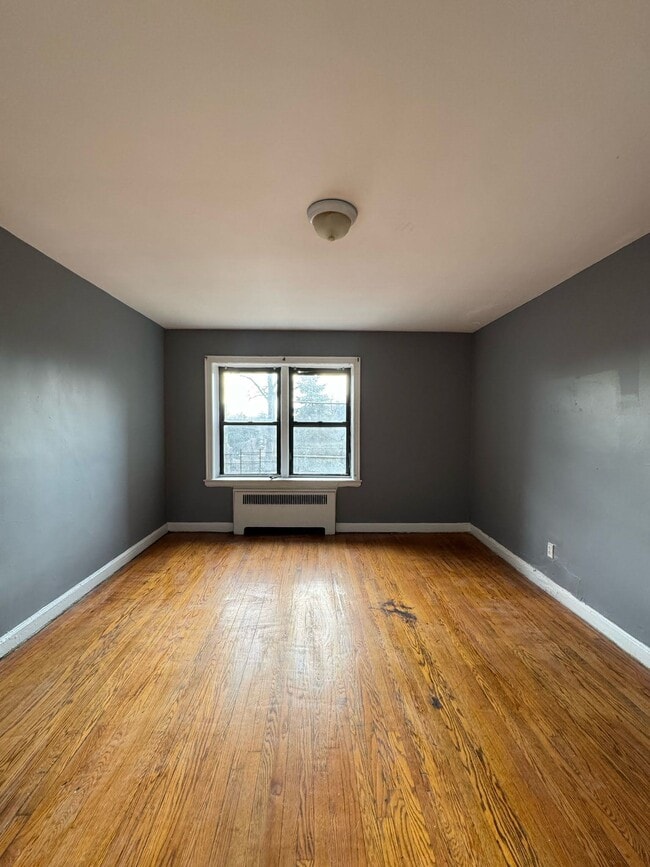 Building Photo - 22 Van Velsor Pl