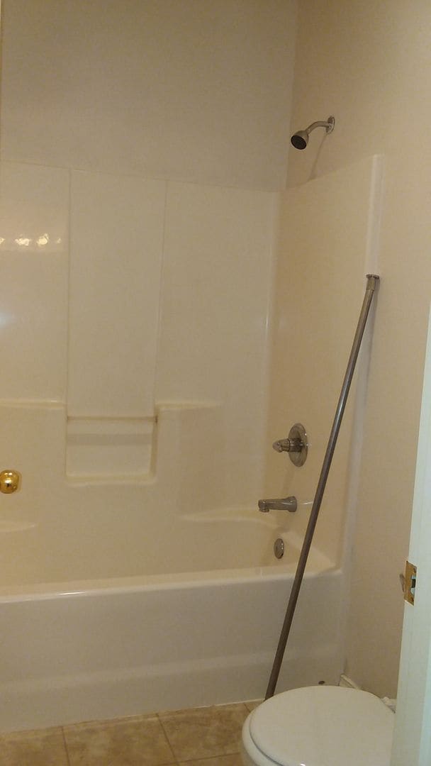 Building Photo - Beautiful Bethel-Danebo Home