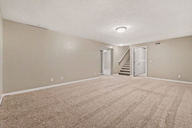 Building Photo - Great location, Just off Dodge and 168th!