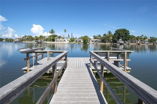 Building Photo - 3665 Belle Vista Dr E