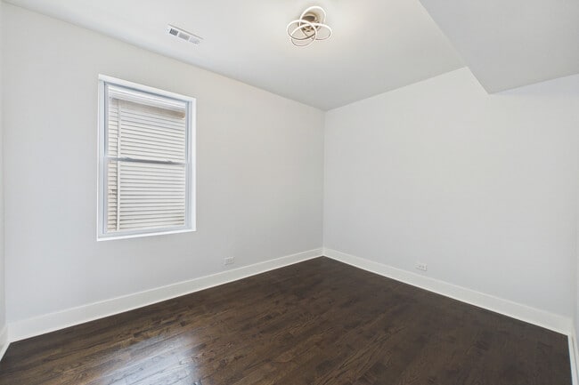 Building Photo - 7919 S Ellis Ave