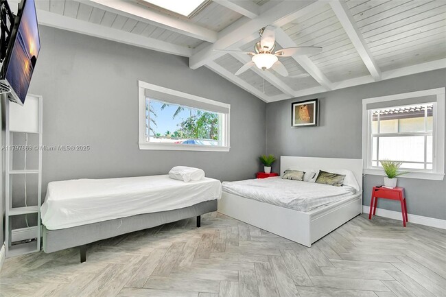 Building Photo - 2531 Gulfstream Ln