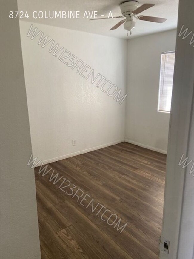 Building Photo - 2BD/1BTH ONE STORY ROW HOUSE