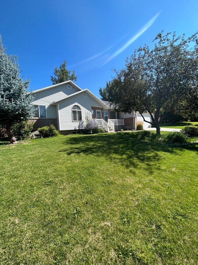 Primary Photo - 5 Bedroom 3 Bathroom House in Heber, Utah