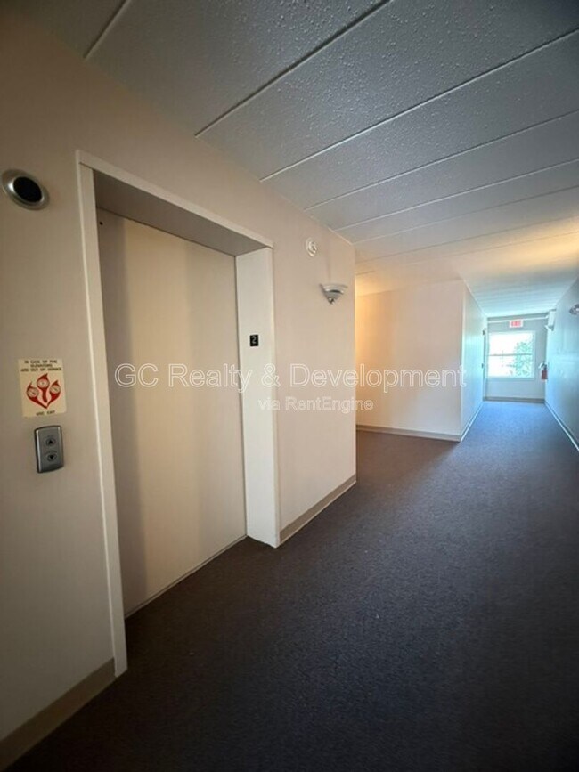 Building Photo - 17212 Oak Park Ave