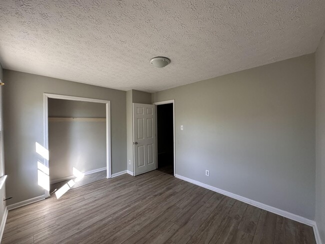 Building Photo - 105 Alice Dr