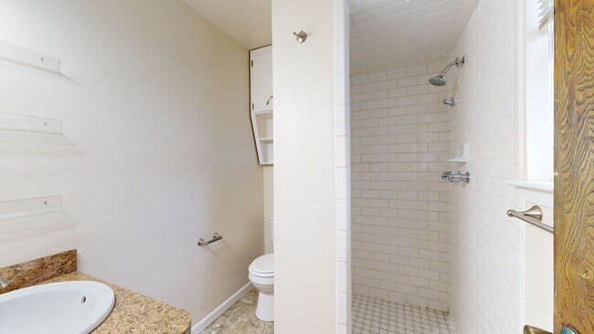 Building Photo - SPACIOUS HOUSE FOR RENT!!!