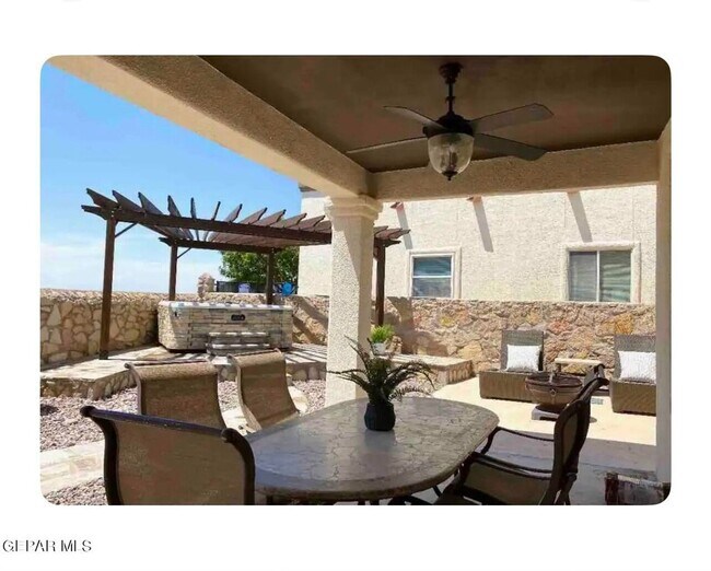 Building Photo - Beautiful Westside home FURNISHED with 4 bed-3 baths plus an office with beautiful backyard with ...