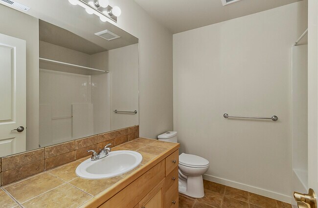 Building Photo - 14810 9th Dr SE