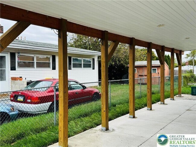 Building Photo - 1522 Elayne St