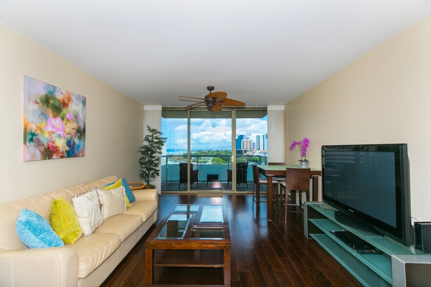 Building Photo - 1551 Ala Wai Blvd