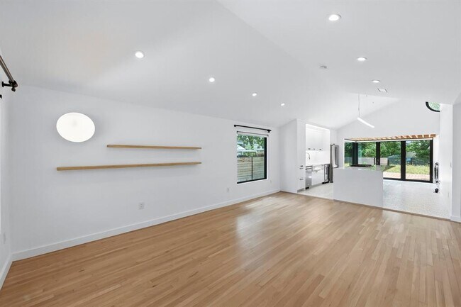 Building Photo - 5207 Avenue F
