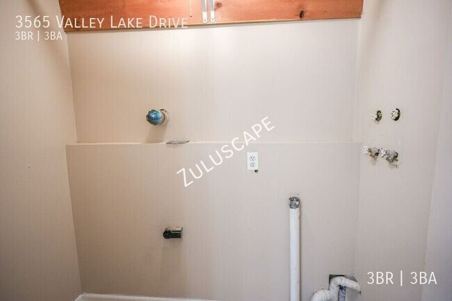 Building Photo - 3565 Valley Lake Dr
