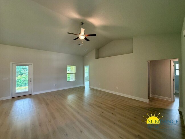 Building Photo - Beautiful 4-Bedroom Home in Quiet Crestview Cul-de-Sac!