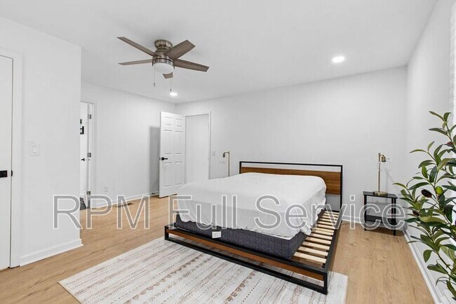 Building Photo - 1025 42nd Ave N