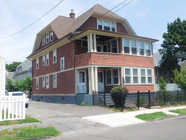 Building Photo - 227 Edna Ave