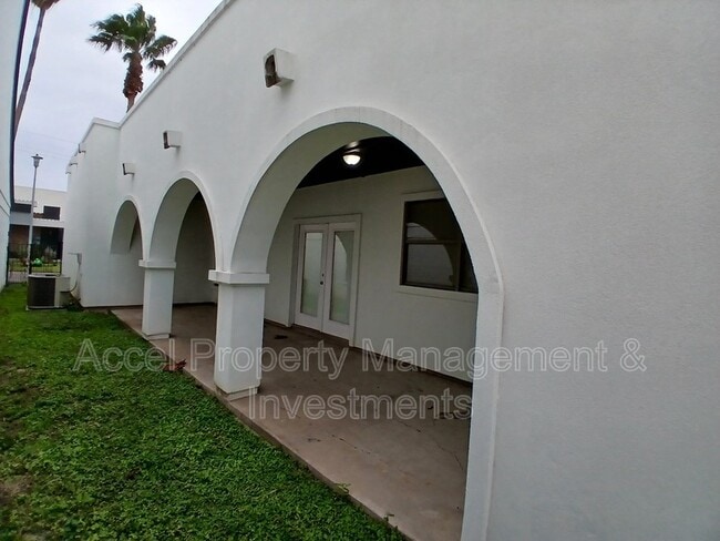 Building Photo - 130 San Jacinto St