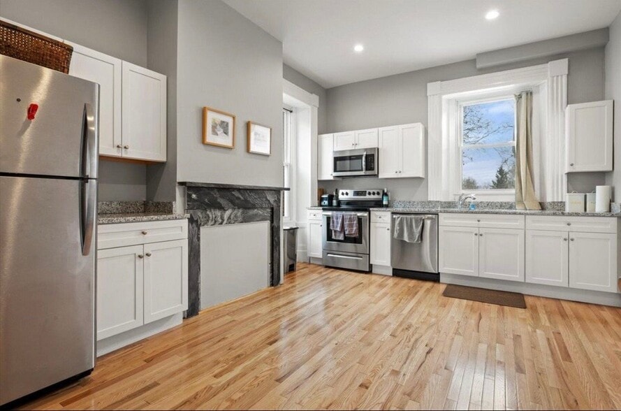 Building Photo - 72 3rd St