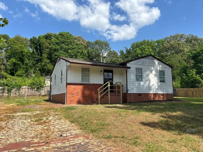 Building Photo - 4496 Range Line Rd