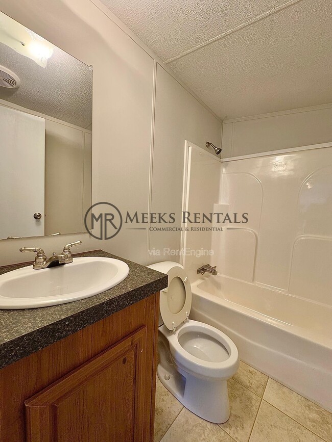 Building Photo - 106 Robby St