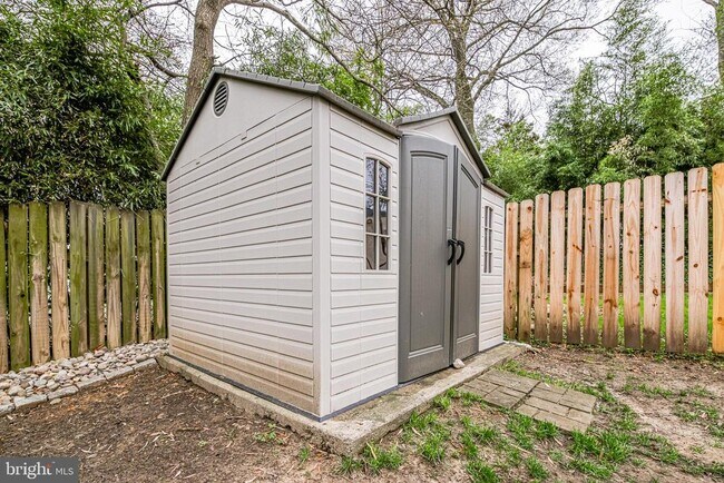 Building Photo - 5809 Mt Vernon Dr