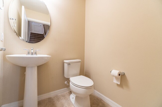 Building Photo - Beautiful Energy Efficient 3/2.5 Townhome ...