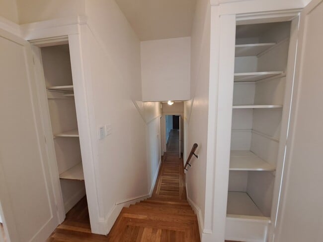 Building Photo - Spacious & Unique Home in Dixon