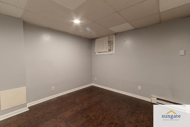 Building Photo - 414 Elrino St