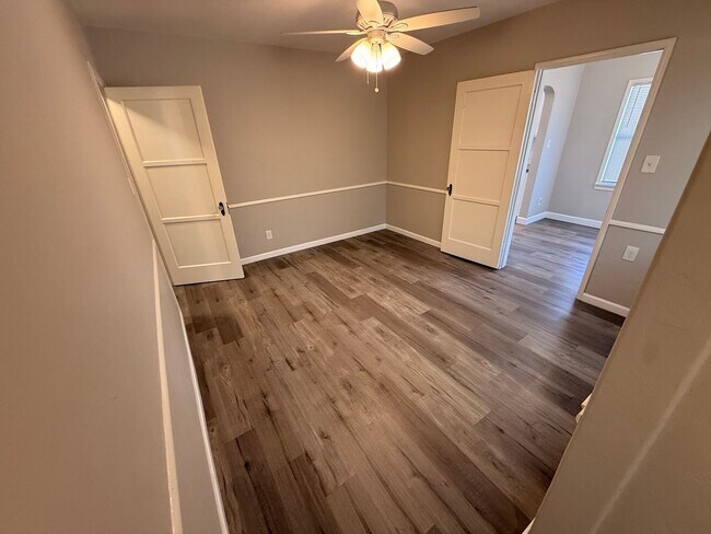 Building Photo - 2nd St., 829-831