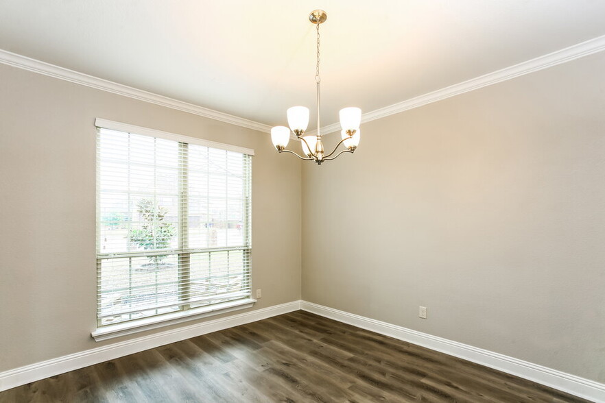 Building Photo - 2405 Comal Ct