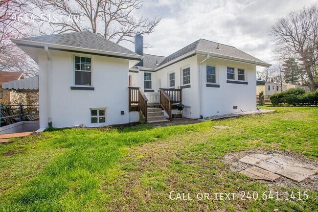 Building Photo - 9614 51st Ave