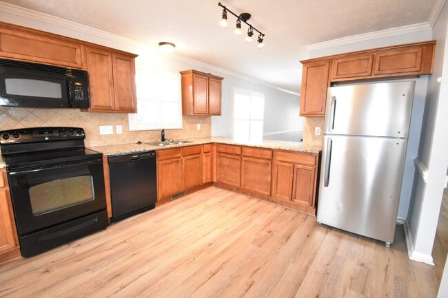 Building Photo - Coming Soon: 3 Bedroom 2 Bath Home-(NO PETS)