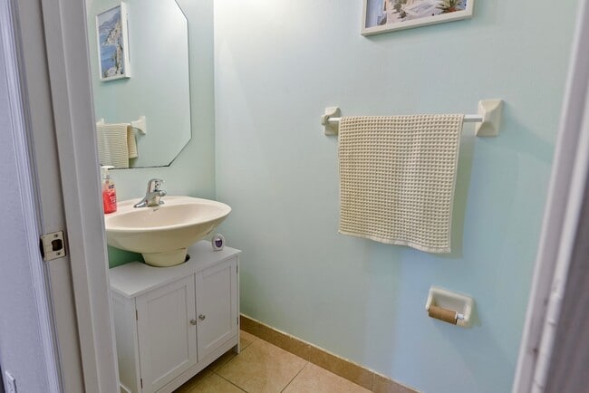 Building Photo - 2205 Marshfield Ct
