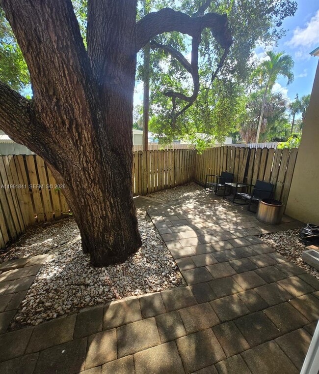 Building Photo - 806 SE 14th St