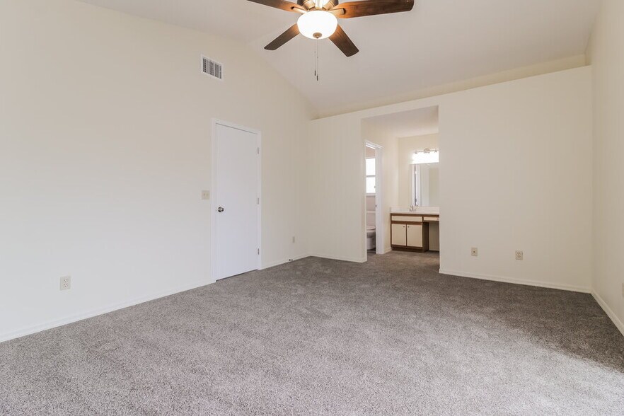 Building Photo - 9474 Chandon Dr