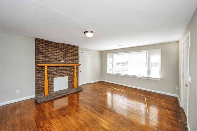 Building Photo - Charming 3-Bedroom Home in Bessemer – Act Fast!