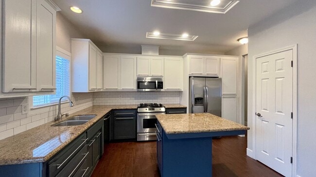 Building Photo - Single Level 4-Bedroom with 3-Car Garage in Berry Gardens