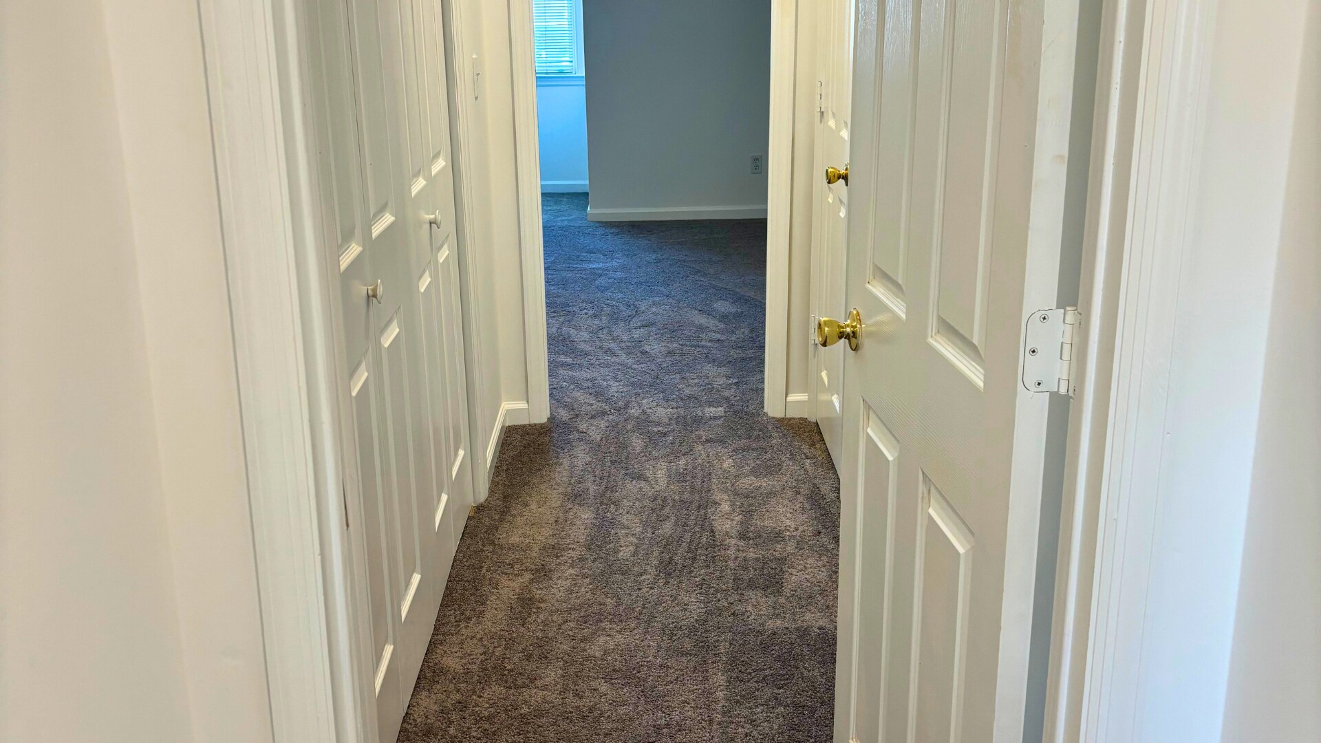 Hallway with double closet space. - 905 Park Pl NE
