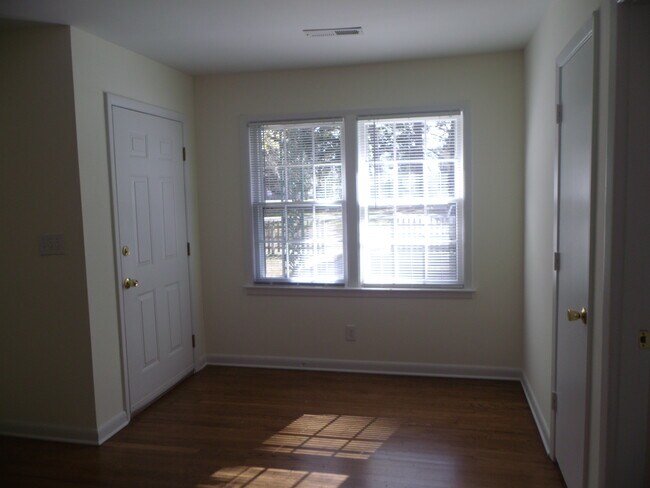 Building Photo - 2518 Etiwan Ave