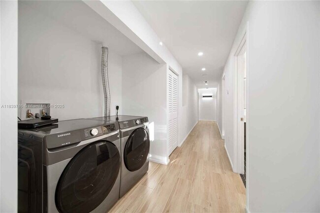 Building Photo - Northwest 9th Court, Miami, FL 33127 - 5 BR 3 BA townhouse