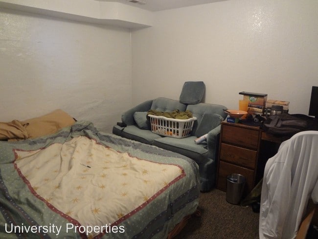 Building Photo - 5 br, 2 bath Room For Rent - 2901 Avondale