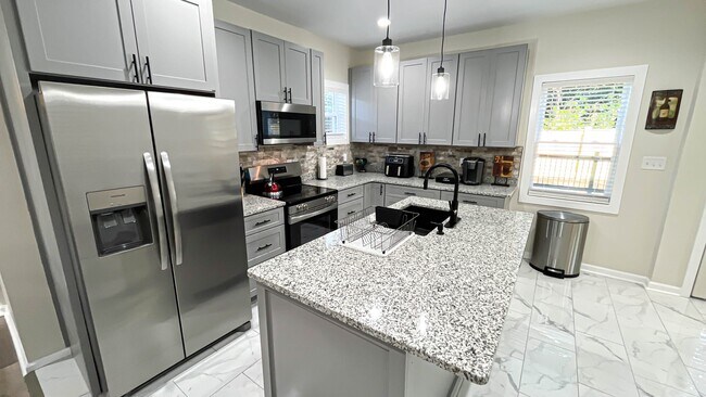 Building Photo - 2813 Mead Rd