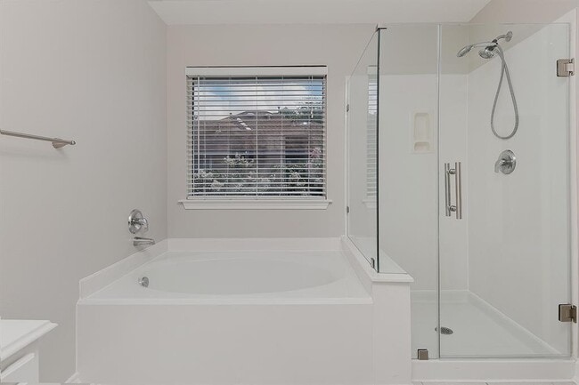 Building Photo - 11 Scenic Brook Ct